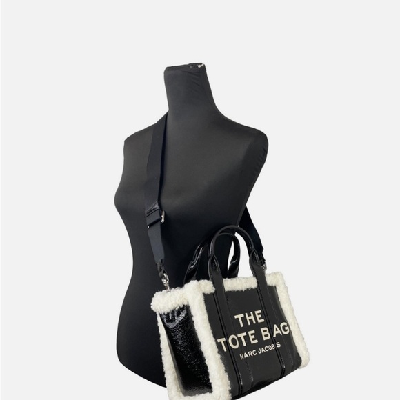 Marc Jacobs The Tote Bag Crinkle Leather with Sherpa - Picture 5 of 9